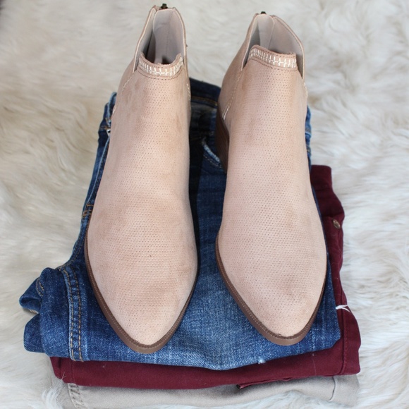 📣LAST PAIR//The Indiana// Taupe Ankle Bootie - Picture 5 of 8